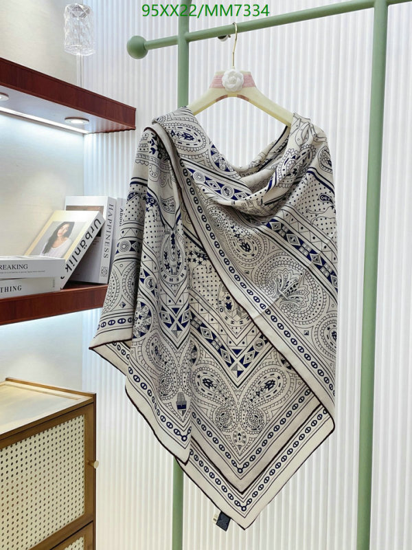 Hermes-Scarf Code: MM7334 $: 95USD