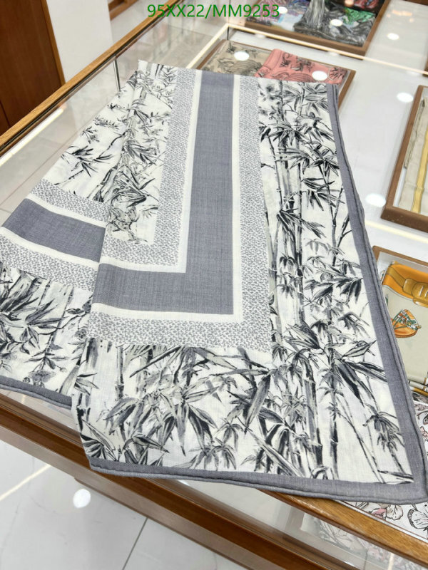 Dior-Scarf Code: MM9253 $: 95USD