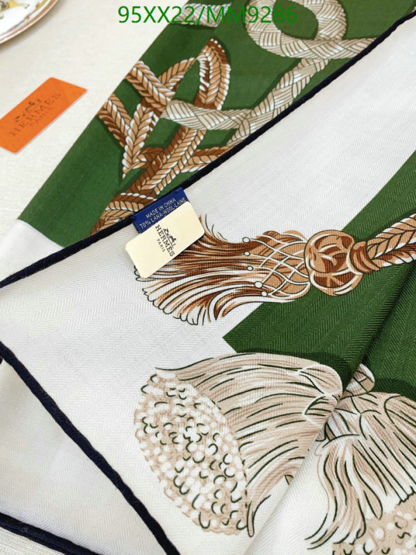 Hermes-Scarf Code: MM9286 $: 95USD