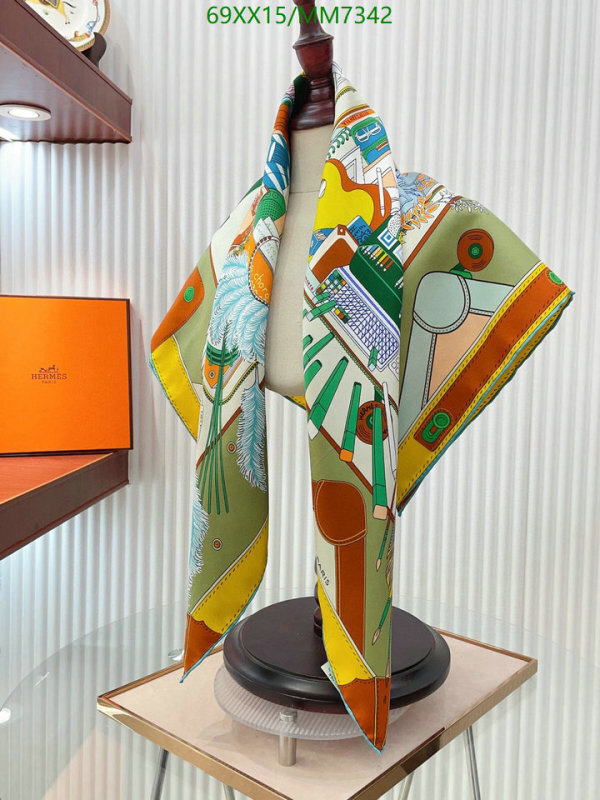 Hermes-Scarf Code: MM7342 $: 69USD