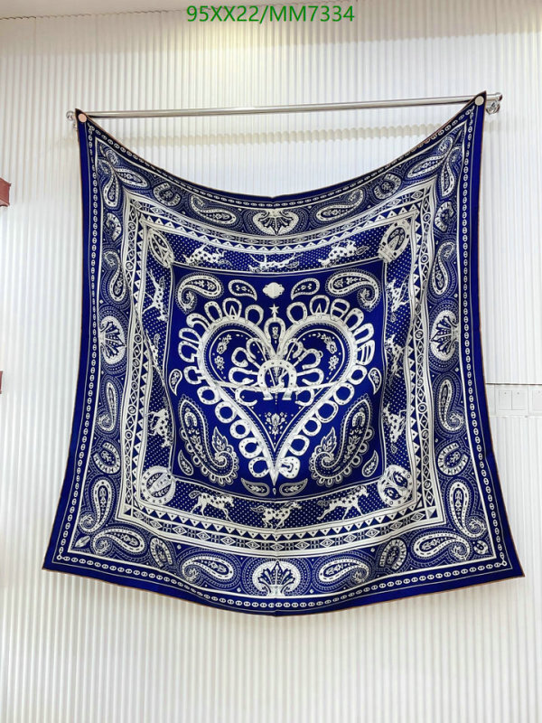 Hermes-Scarf Code: MM7334 $: 95USD