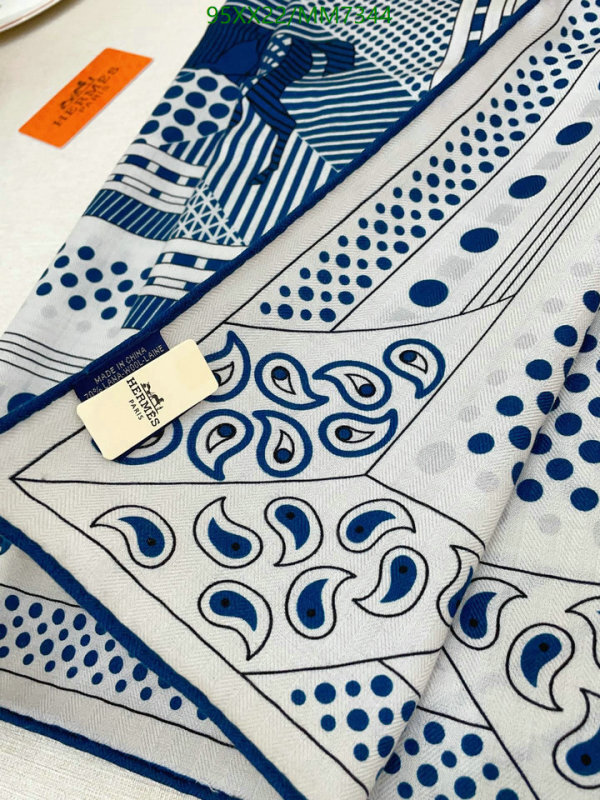 Hermes-Scarf Code: MM7344 $: 95USD