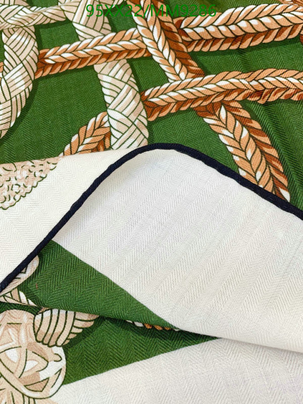 Hermes-Scarf Code: MM9286 $: 95USD