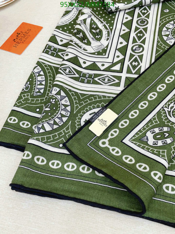 Hermes-Scarf Code: MM7334 $: 95USD
