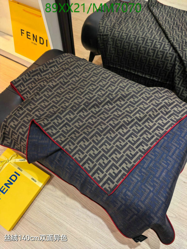 Fendi-Scarf Code: MM7070 $: 89USD