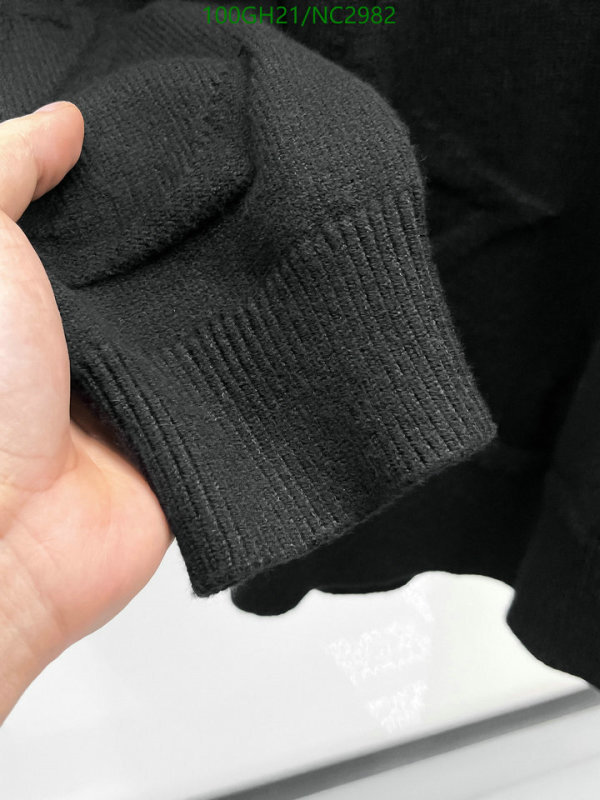 LV-Clothing Code: NC2982 $: 100USD