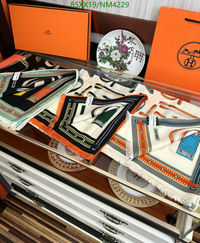 Hermes-Scarf Code: NM4229 $: 85USD