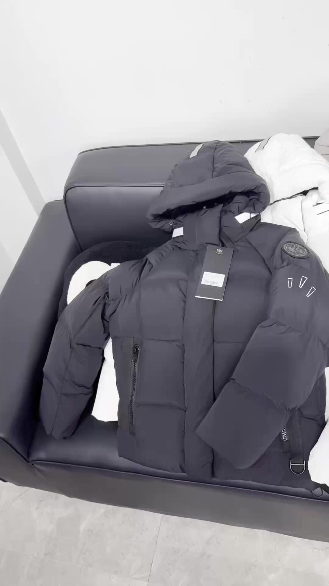 Canada Goose-Down jacket Women Code: NC1978 $: 179USD