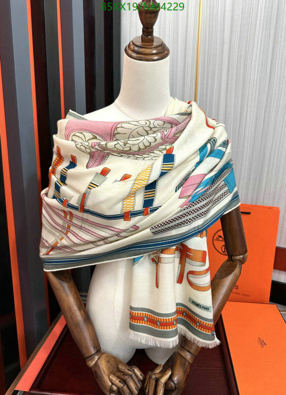 Hermes-Scarf Code: NM4229 $: 85USD