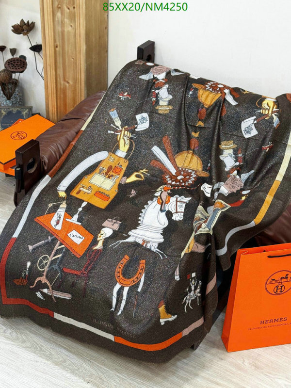 Hermes-Scarf Code: NM4250 $: 85USD