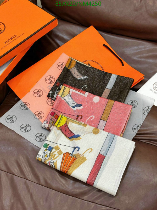 Hermes-Scarf Code: NM4250 $: 85USD