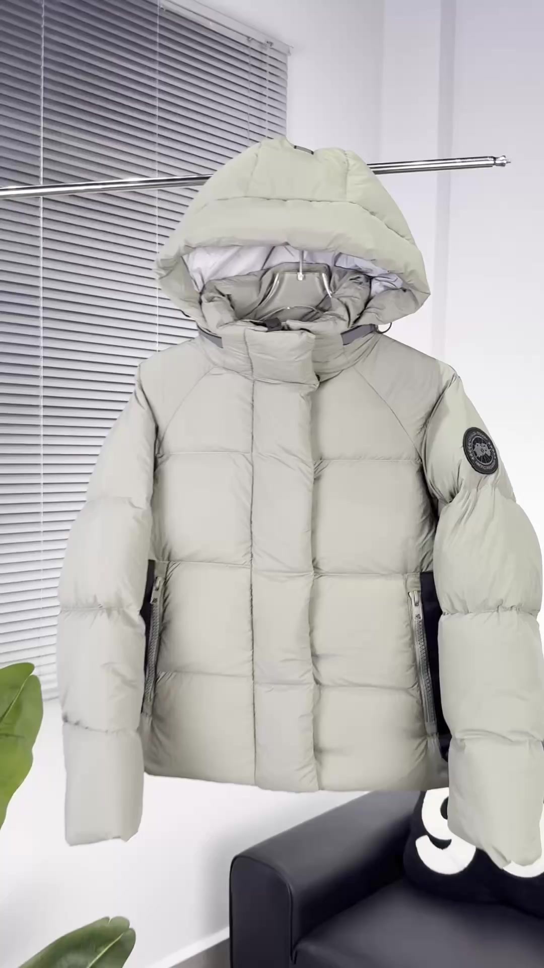 Canada Goose-Down jacket Women Code: NC1978 $: 179USD