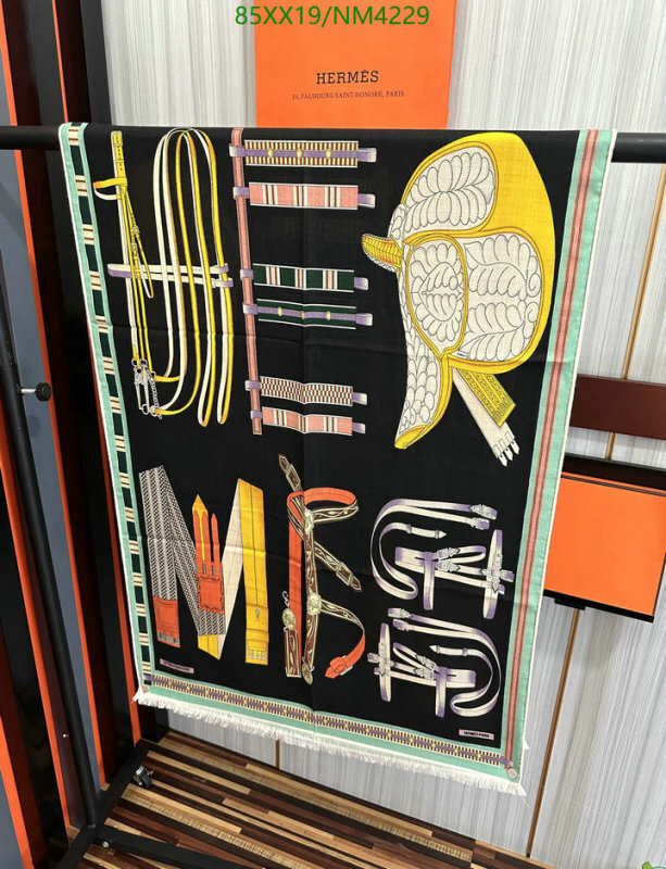 Hermes-Scarf Code: NM4229 $: 85USD