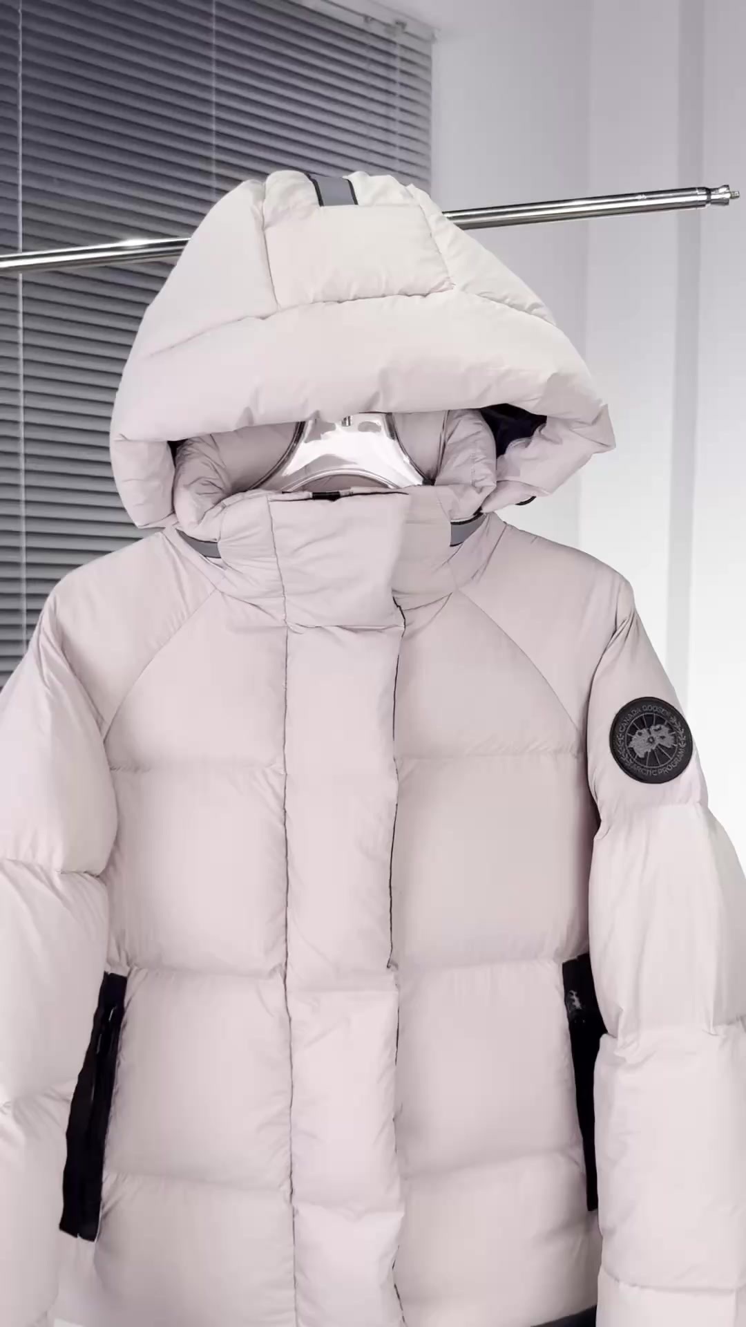 Canada Goose-Down jacket Women Code: NC1978 $: 179USD