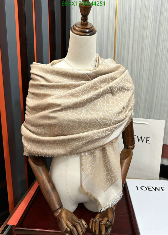 Loewe-Scarf Code: NM4251 $: 69USD