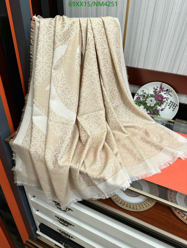 Loewe-Scarf Code: NM4251 $: 69USD