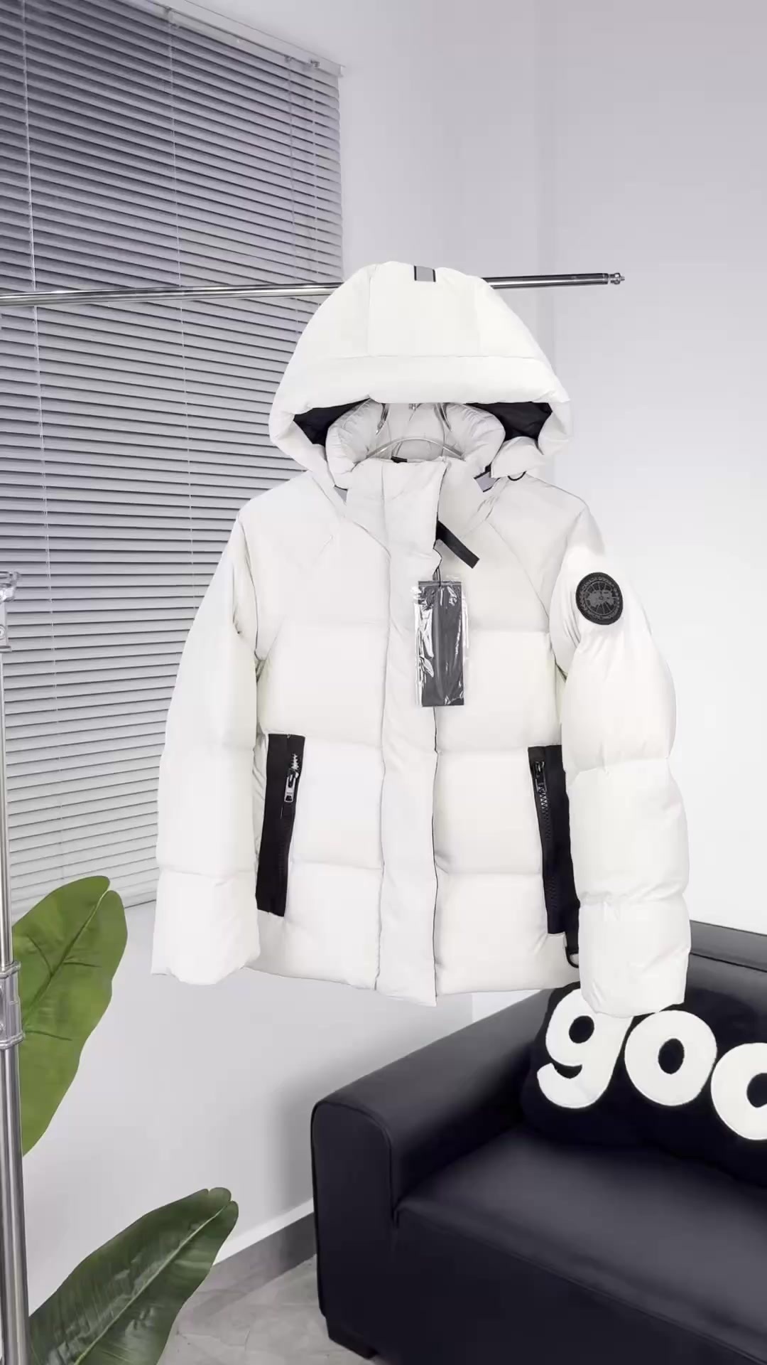 Canada Goose-Down jacket Women Code: NC1978 $: 179USD