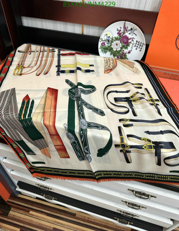 Hermes-Scarf Code: NM4229 $: 85USD