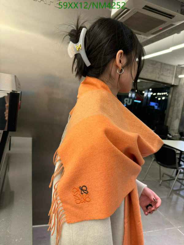 Loewe-Scarf Code: NM4252 $: 59USD