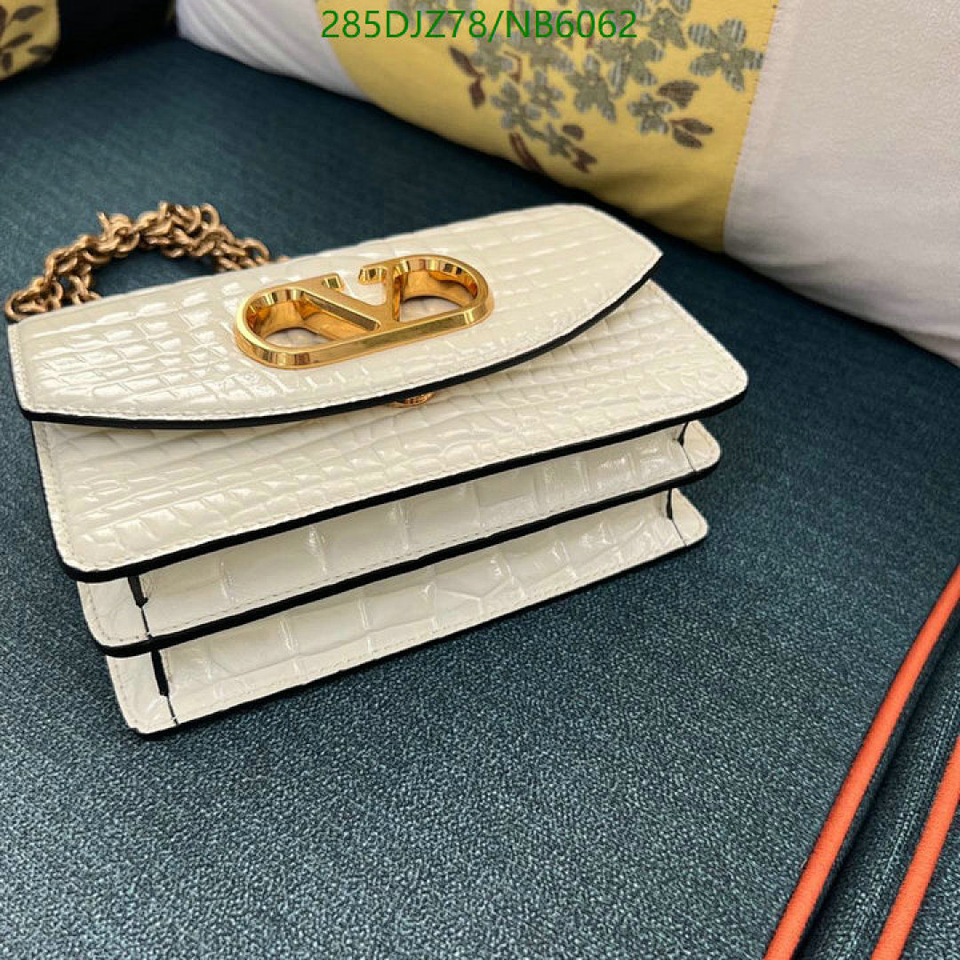 Valentino-Bag-Mirror Quality Code: NB6062 $: 285USD