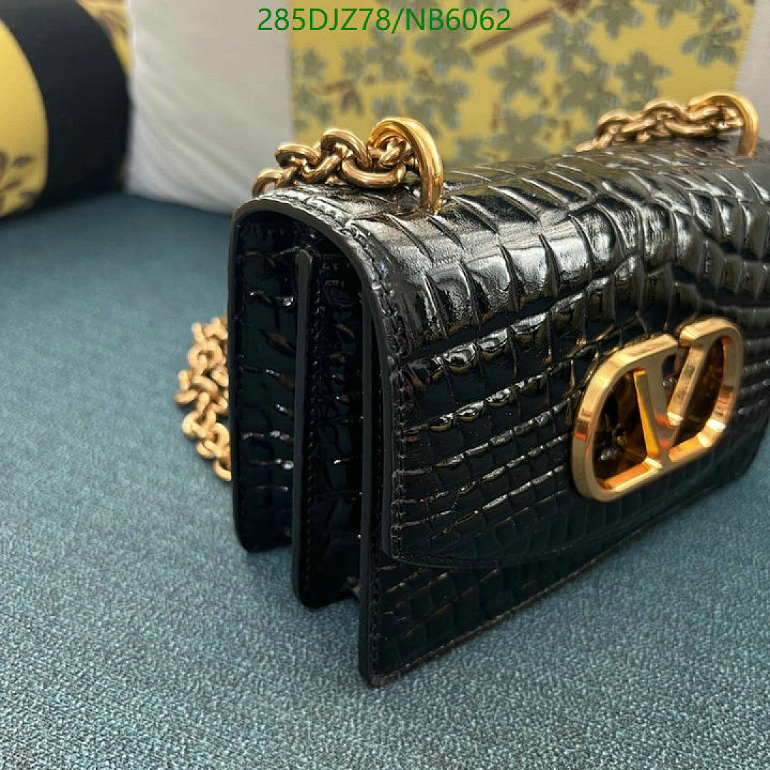 Valentino-Bag-Mirror Quality Code: NB6062 $: 285USD