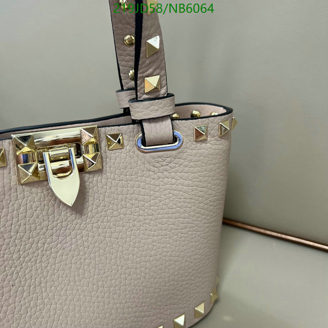 Valentino-Bag-Mirror Quality Code: NB6064 $: 219USD