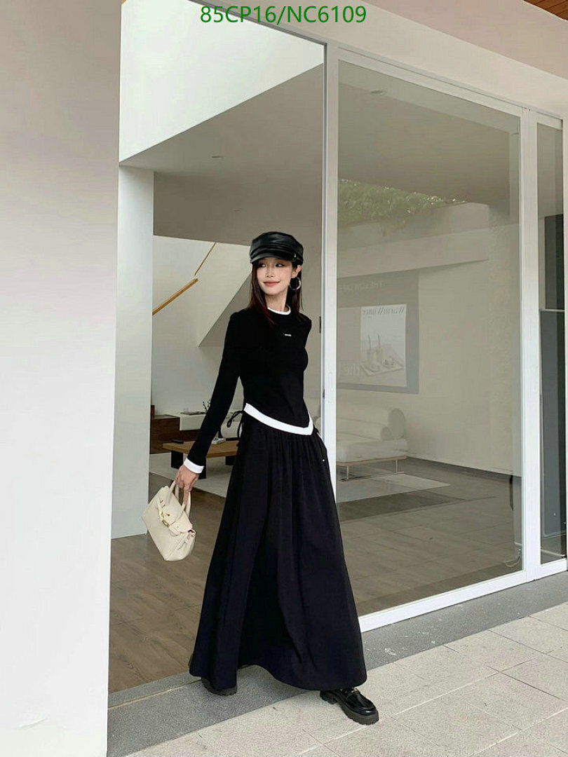 MIUMIU-Clothing Code: NC6109 $: 85USD