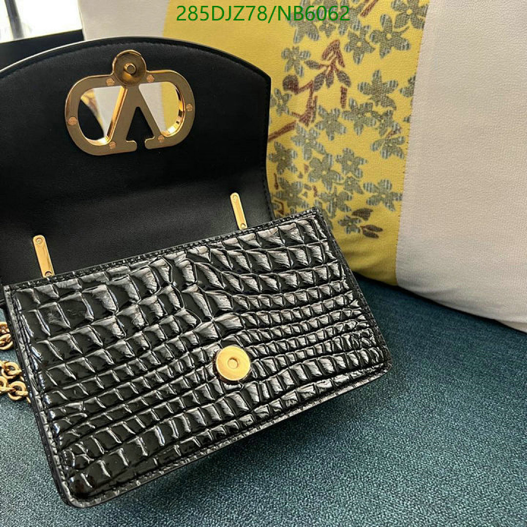 Valentino-Bag-Mirror Quality Code: NB6062 $: 285USD