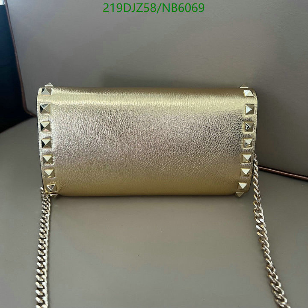 Valentino-Bag-Mirror Quality Code: NB6069 $: 219USD
