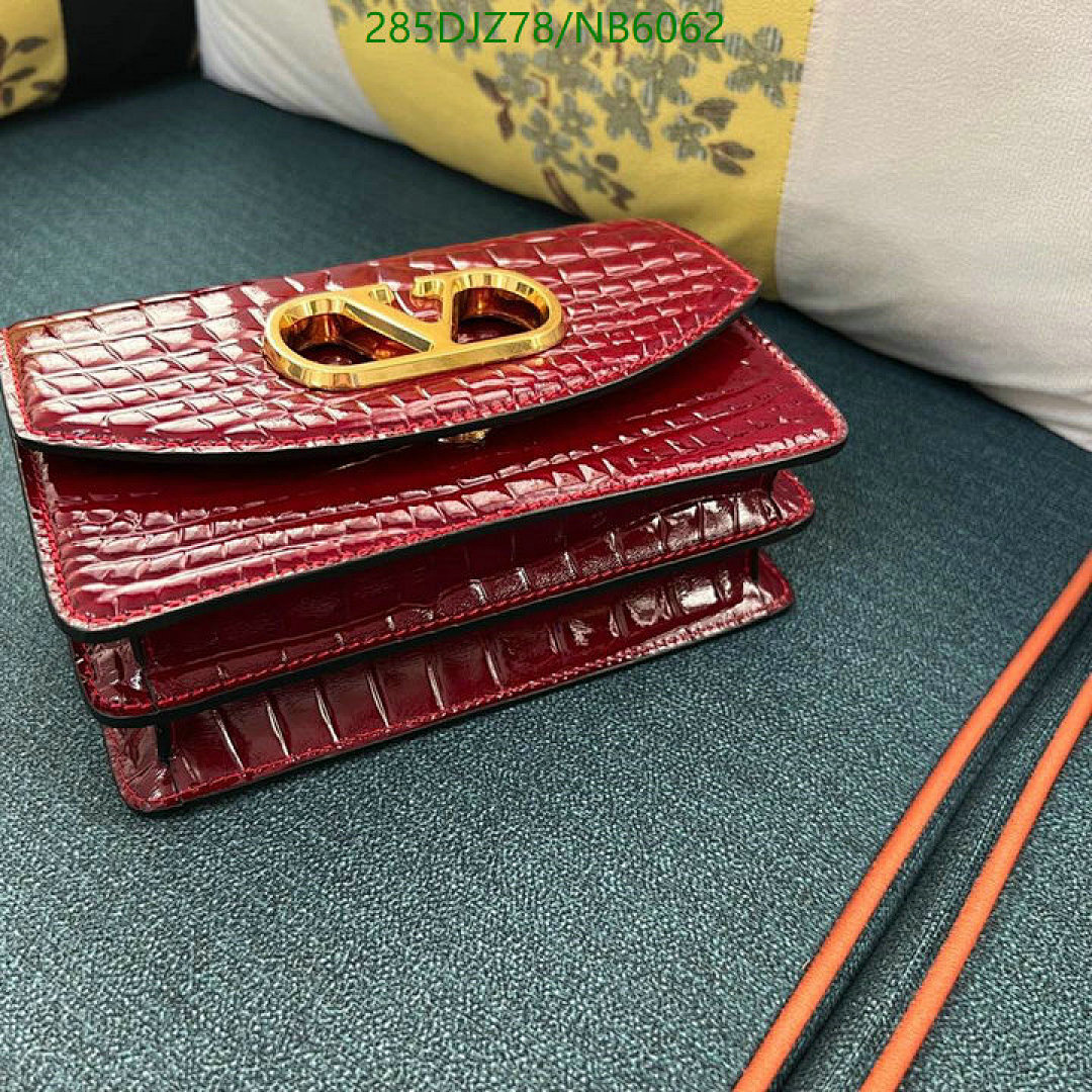 Valentino-Bag-Mirror Quality Code: NB6062 $: 285USD