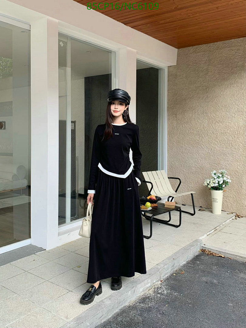 MIUMIU-Clothing Code: NC6109 $: 85USD