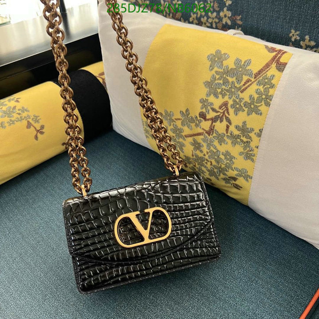 Valentino-Bag-Mirror Quality Code: NB6062 $: 285USD