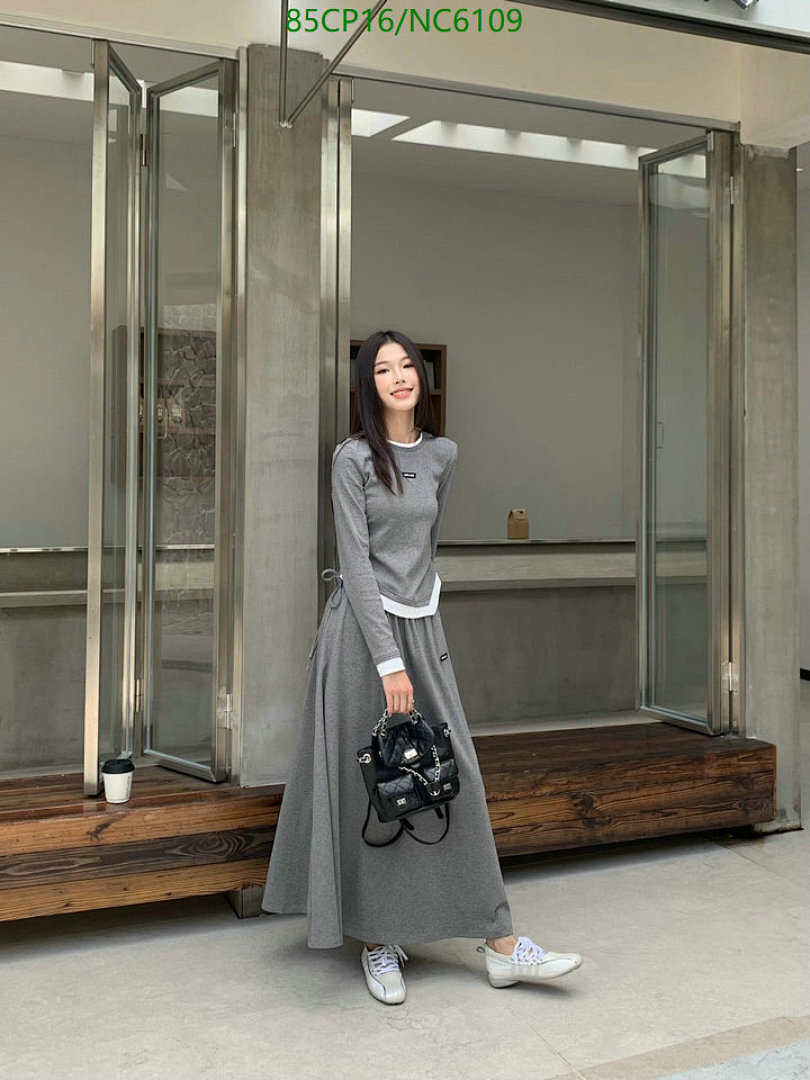 MIUMIU-Clothing Code: NC6109 $: 85USD