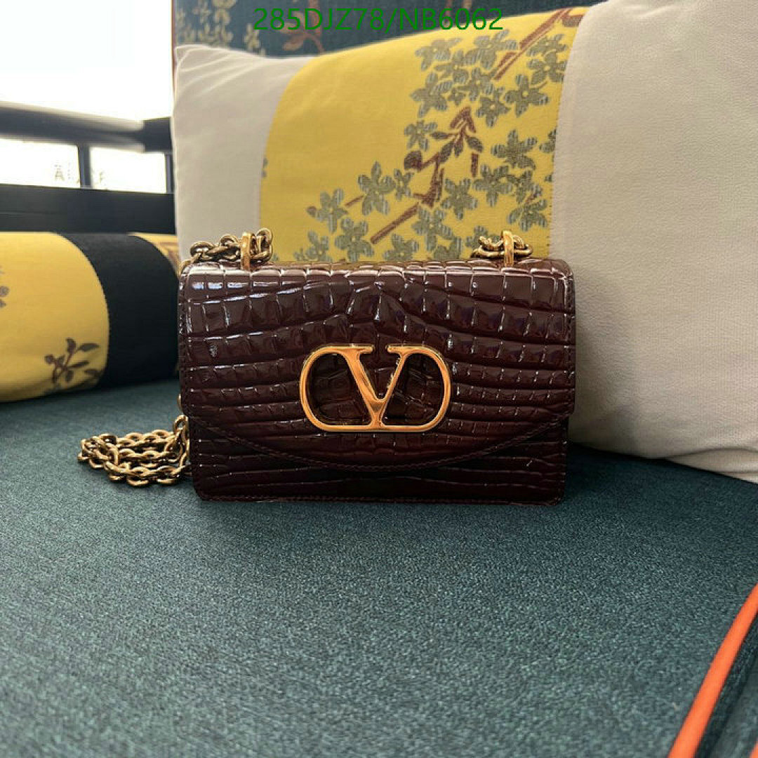 Valentino-Bag-Mirror Quality Code: NB6062 $: 285USD