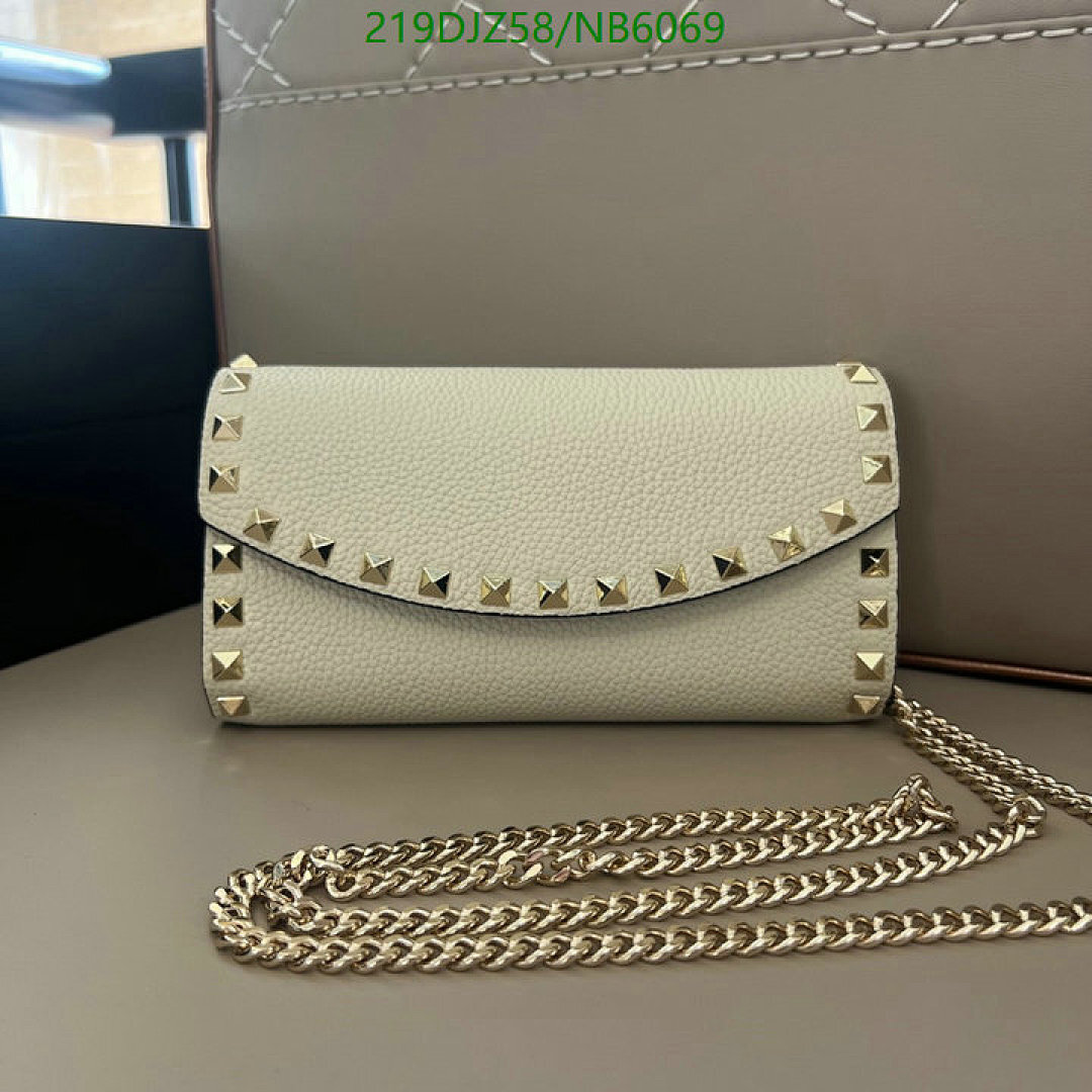 Valentino-Bag-Mirror Quality Code: NB6069 $: 219USD