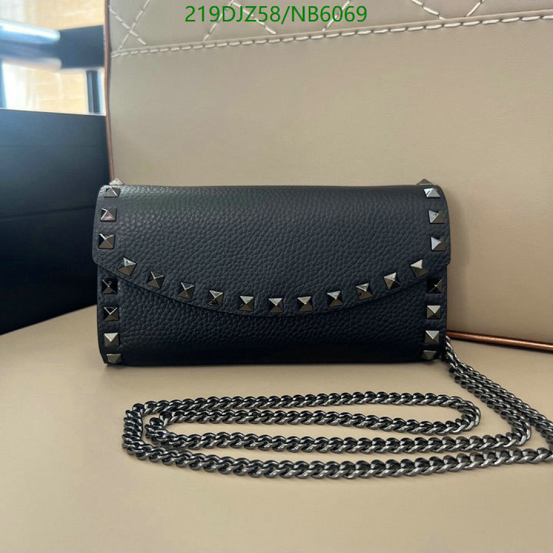 Valentino-Bag-Mirror Quality Code: NB6069 $: 219USD