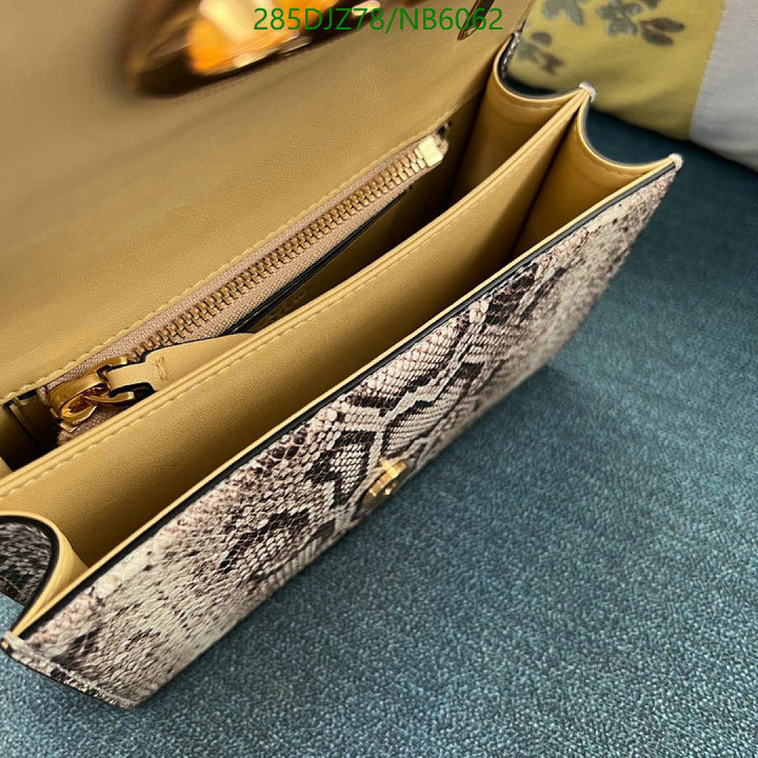 Valentino-Bag-Mirror Quality Code: NB6062 $: 285USD