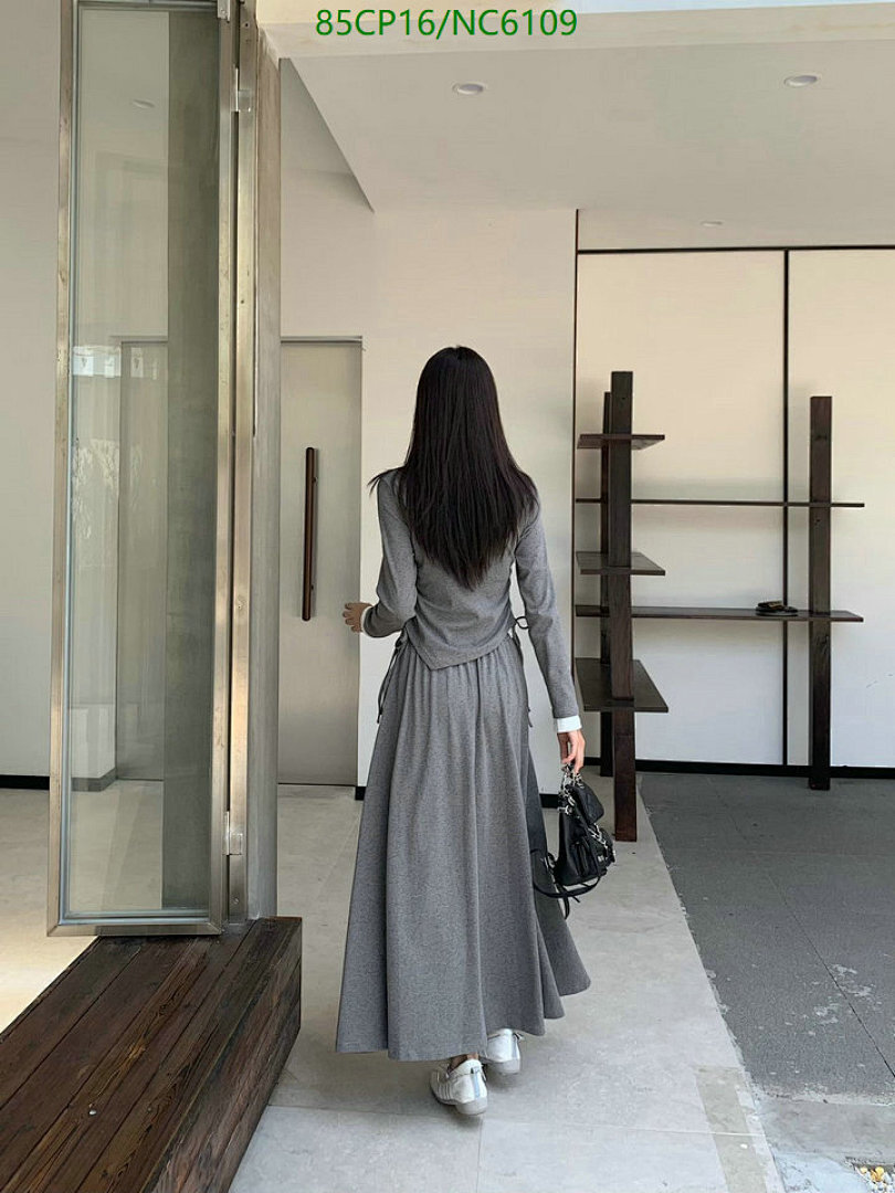 MIUMIU-Clothing Code: NC6109 $: 85USD