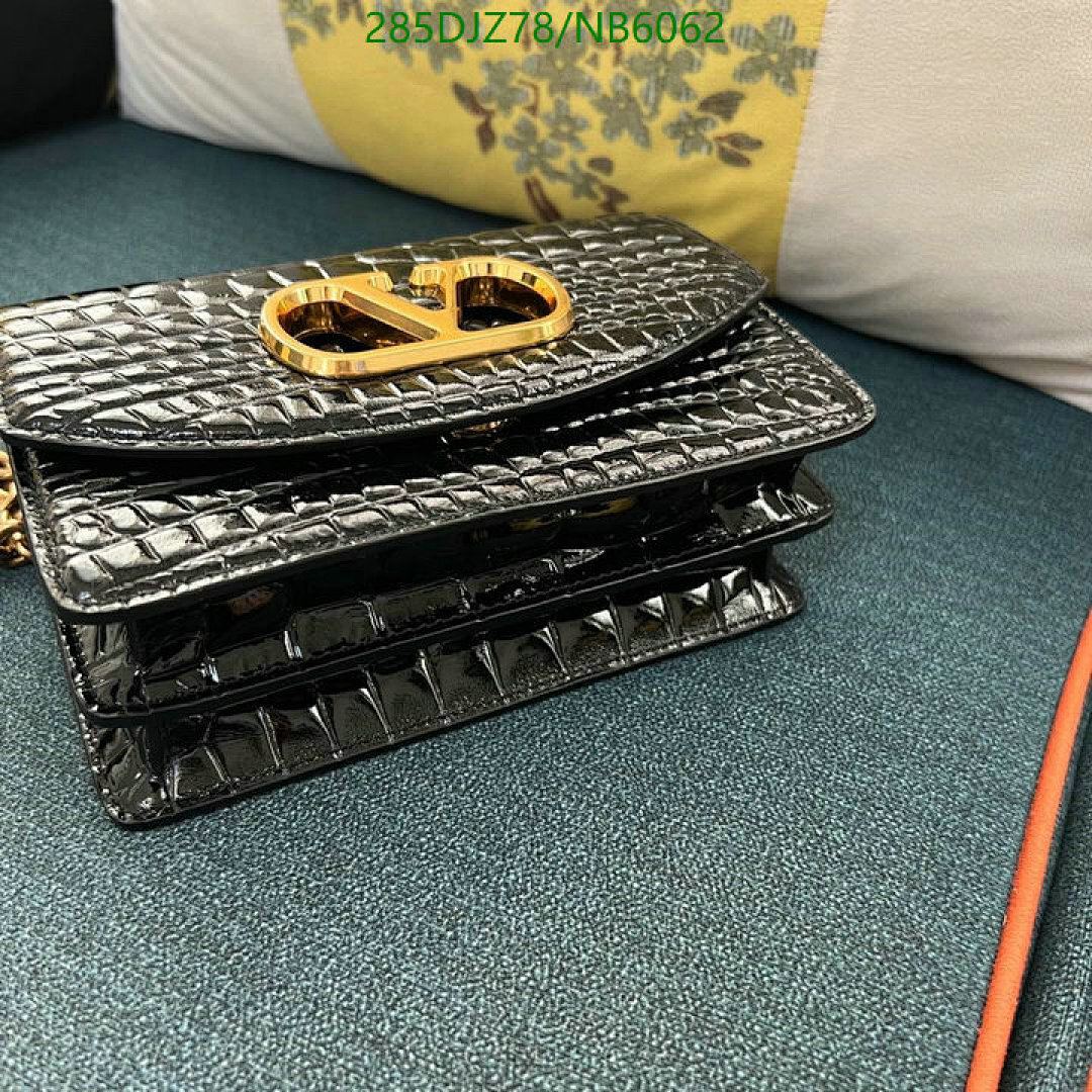 Valentino-Bag-Mirror Quality Code: NB6062 $: 285USD