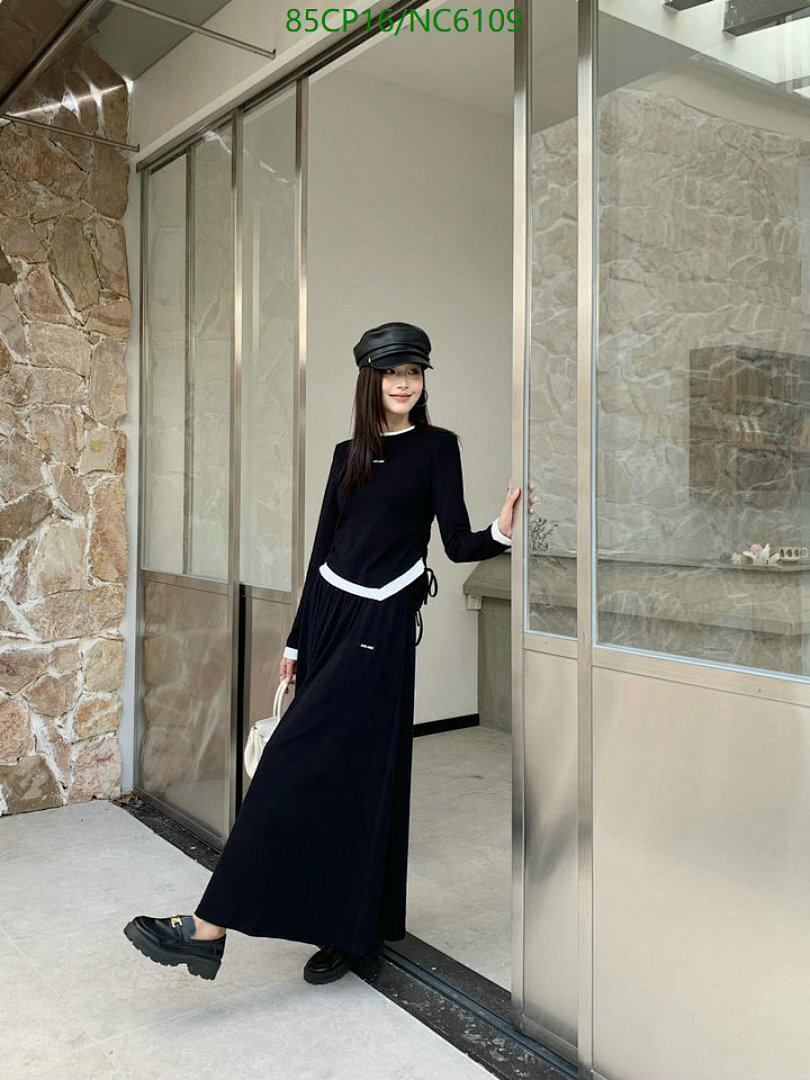 MIUMIU-Clothing Code: NC6109 $: 85USD