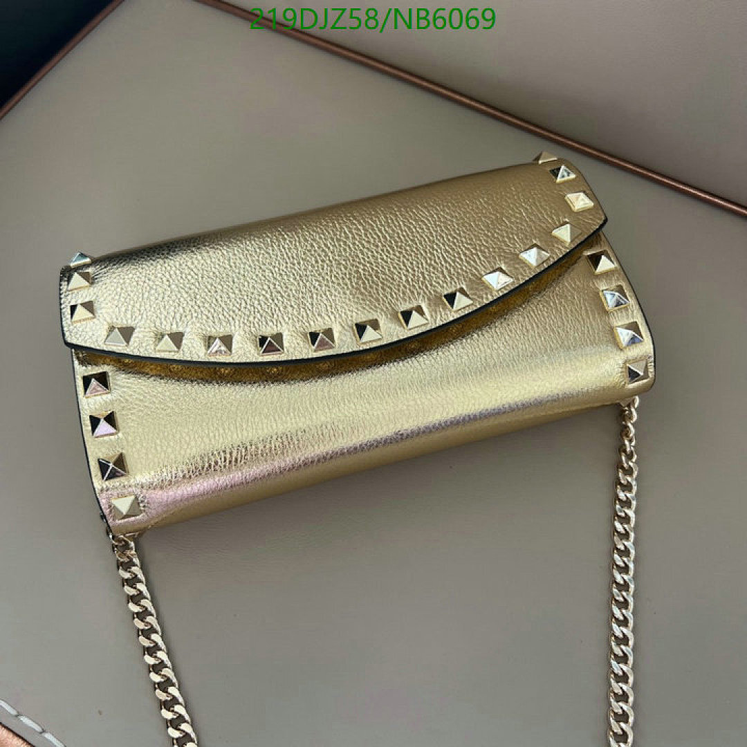 Valentino-Bag-Mirror Quality Code: NB6069 $: 219USD