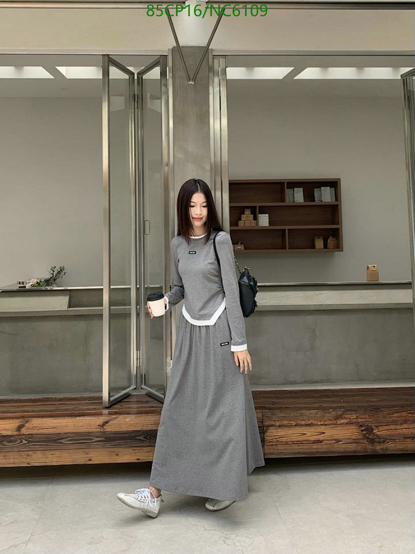 MIUMIU-Clothing Code: NC6109 $: 85USD