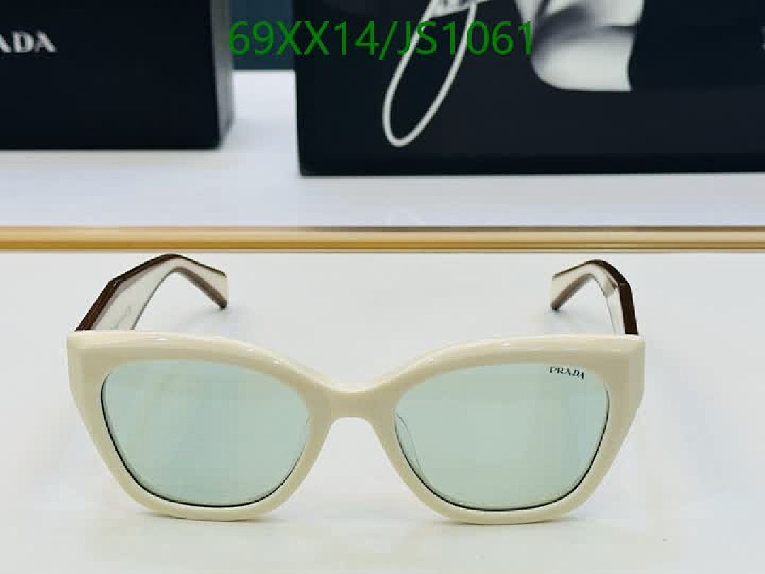 Prada-Glasses Code: JS1061 $: 69USD