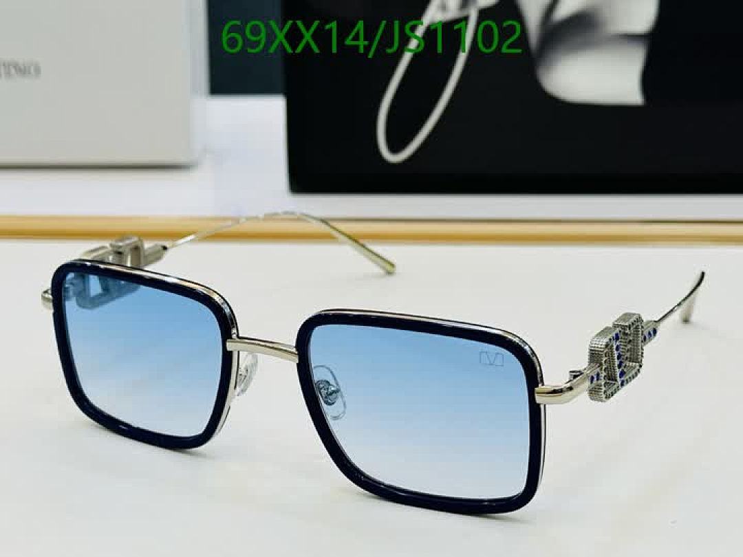 Valentino-Glasses Code: JS1102 $: 69USD