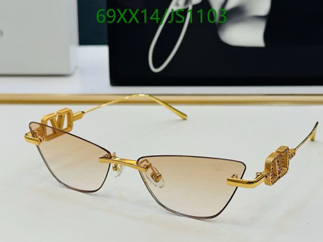 Valentino-Glasses Code: JS1103 $: 69USD