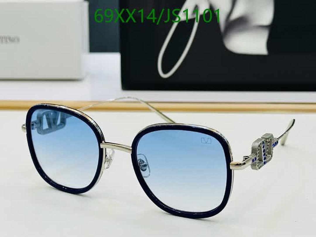 Valentino-Glasses Code: JS1101 $: 69USD