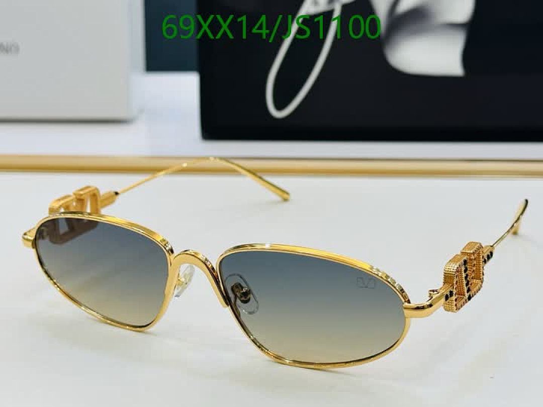 Valentino-Glasses Code: JS1100 $: 69USD