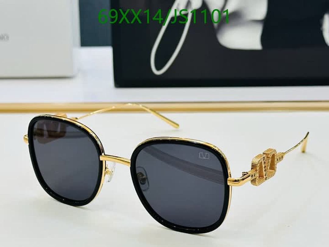 Valentino-Glasses Code: JS1101 $: 69USD