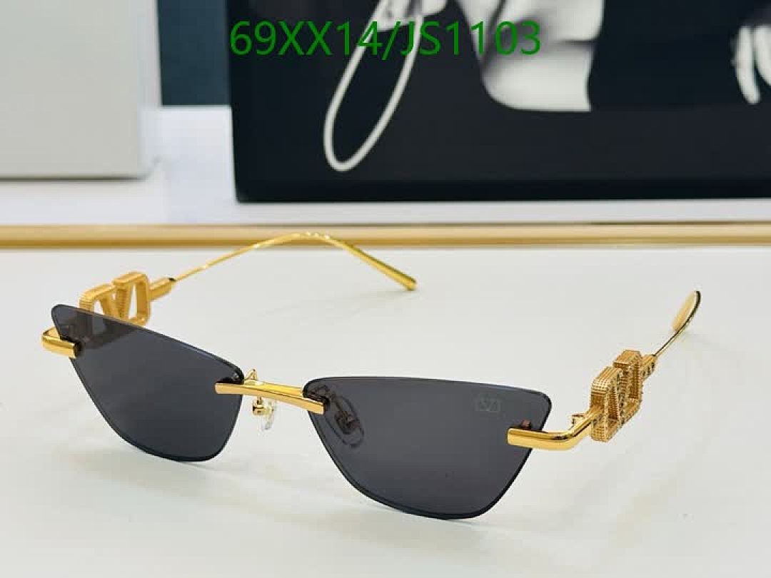 Valentino-Glasses Code: JS1103 $: 69USD