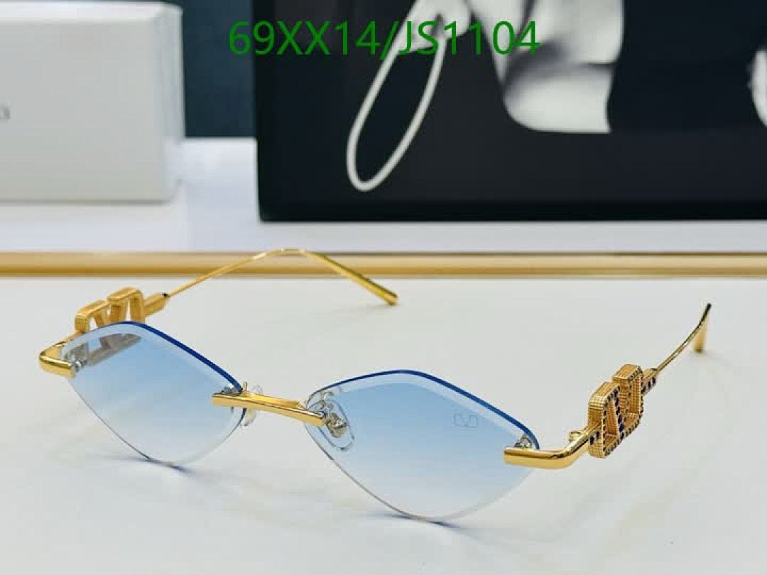 Valentino-Glasses Code: JS1104 $: 69USD